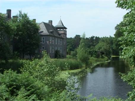 Walbeck : Haus Steprath, Blick von der Gracht auf das Haupthaus